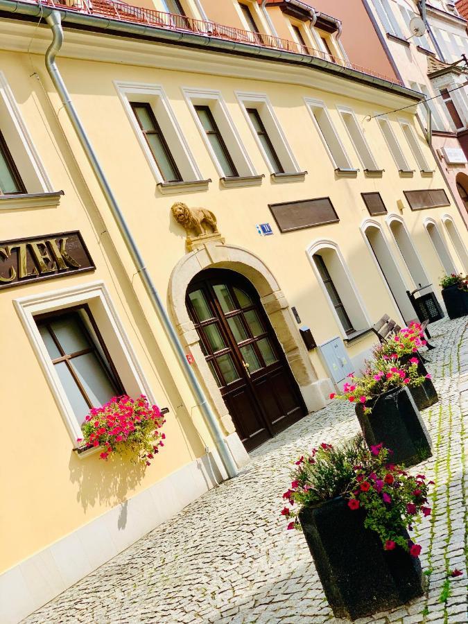 Hotel, Apartament Pod Zlotym Lwem W Samym Centrum Miasta Z Darmowym Parkingiem VII Клодзко Екстериор снимка